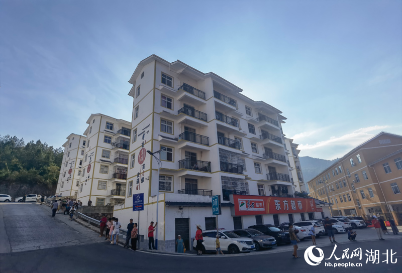 宣恩縣酉水河畔酉水情安置社區(qū)。周雯攝