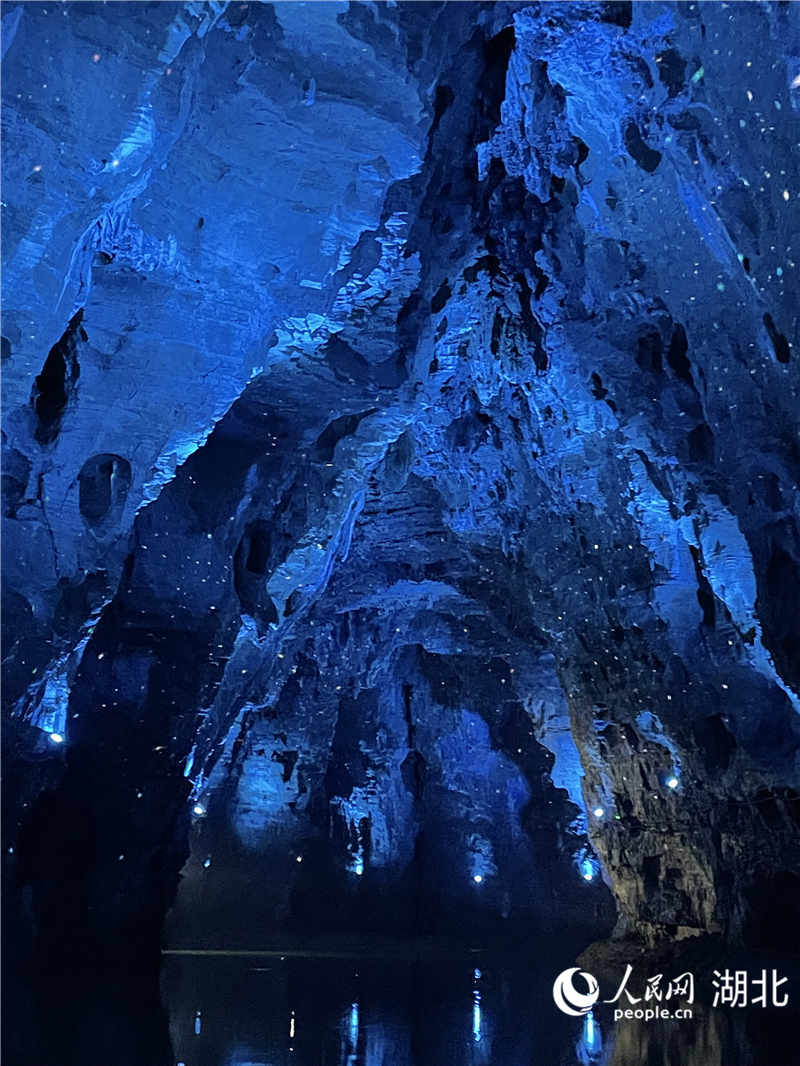 .利川龍船水鄉(xiāng)風(fēng)景區(qū)水蓮洞內(nèi)夏季僅有7-12攝氏度。人民網(wǎng) 周恬攝