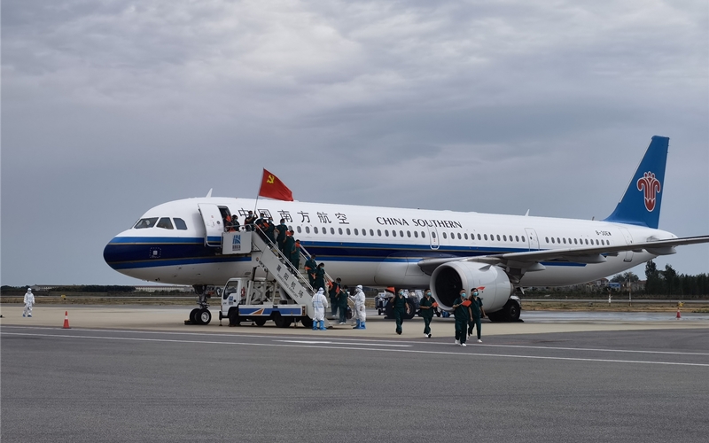 南航護送195名湖北援瓊醫(yī)療隊隊員返程襄陽。