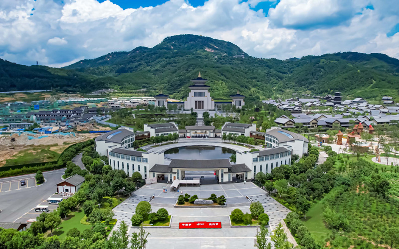 五祖鎮(zhèn)東山問梅村。