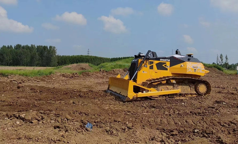 測試中的無人駕駛推土機(jī)DH17C2U，國家數(shù)字建造技術(shù)創(chuàng)新中心供圖。