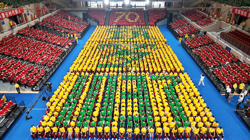 開(kāi)學(xué)典禮現(xiàn)場(chǎng)。華中科技大學(xué)學(xué)工部供圖