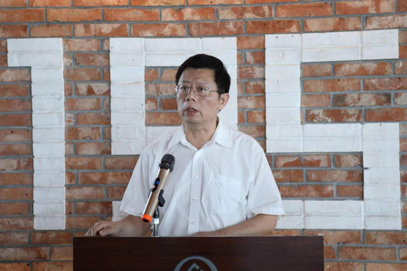 張壽榮自傳《鋼鐵人生》的采寫者、武鋼作協(xié)主席鐘鋼發(fā)言。