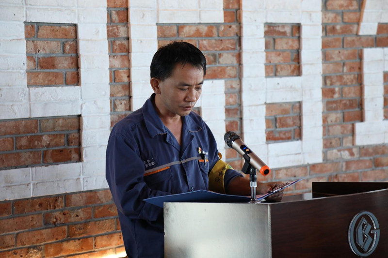 武鋼有限煉鐵廠智鐵黨支部書記董遵敏發(fā)言。