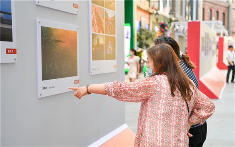 “喜迎二十大 禮贊新時(shí)代”湖北省攝影雙展開幕。