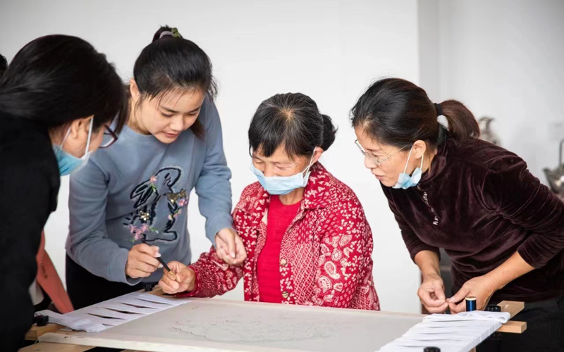 組織挑花培訓(xùn)。