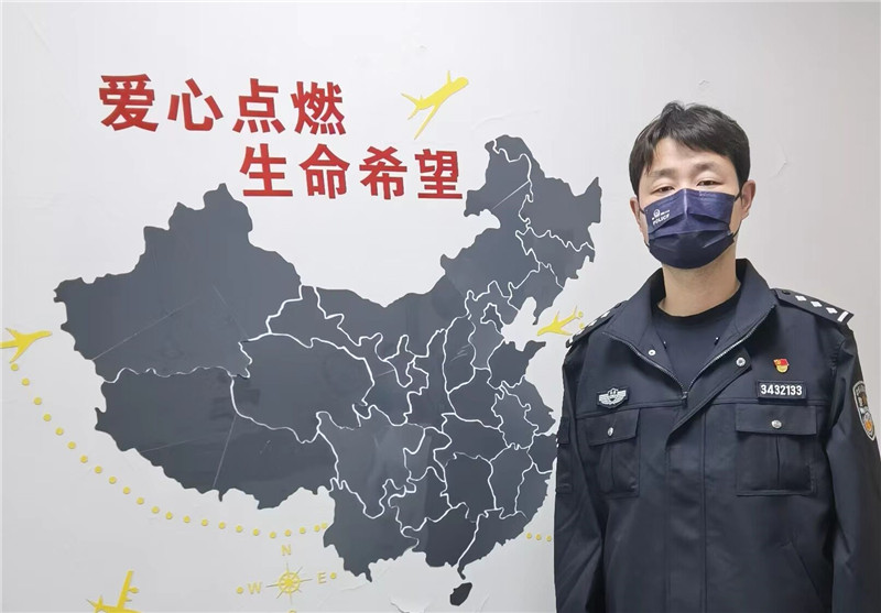 80后人民衛(wèi)士讓生命之花綻放。章晟攝