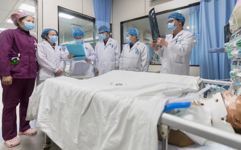 聯(lián)合會診。黃陂區(qū)人民醫(yī)院供圖