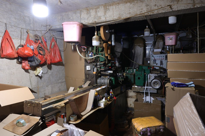 假煙工廠內(nèi)部。