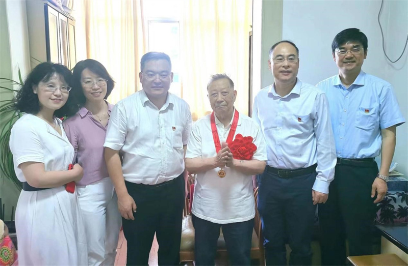 2021年6月，秦禮同志光榮在黨80年。