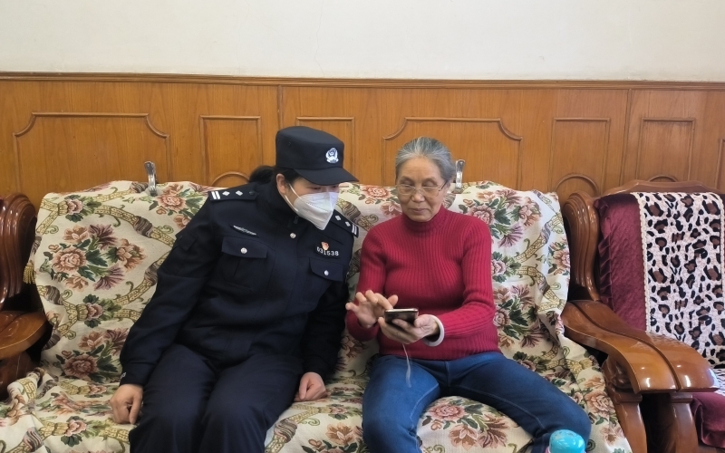 全凌雅在劉婆婆家家訪。孫遜攝