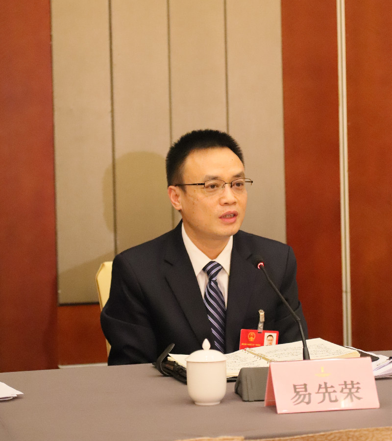 湖北省人大代表、天門市委書記易先榮。