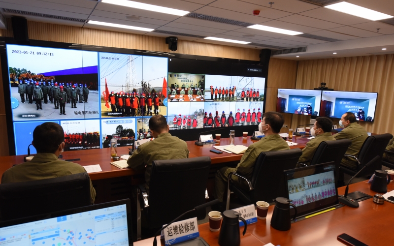 國網(wǎng)湖北送變電公司應急指揮中心指揮現(xiàn)場。鄒小民攝