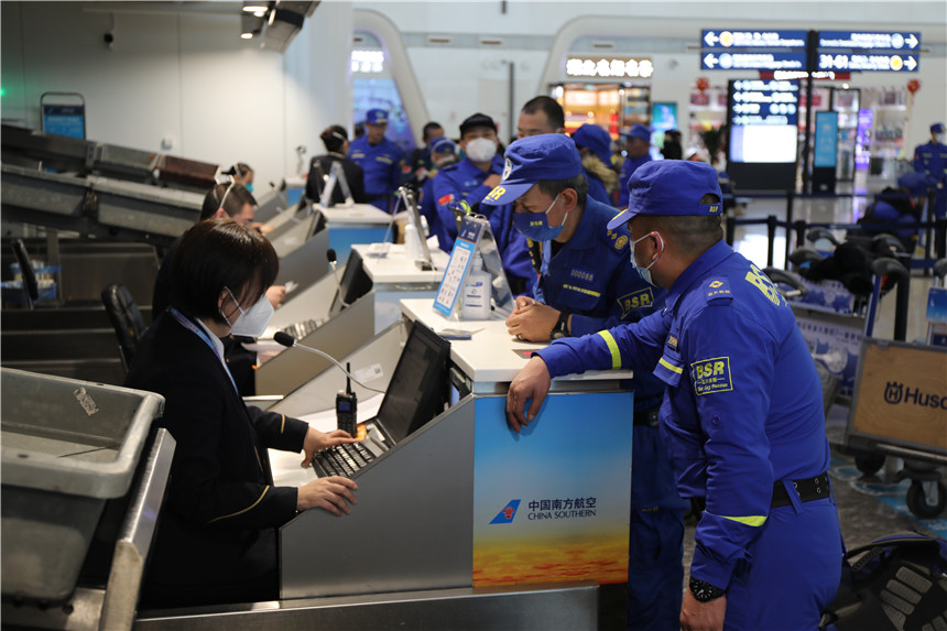 127名藍(lán)天救援隊隊員從武漢出發(fā)馳援土耳其地震災(zāi)區(qū)