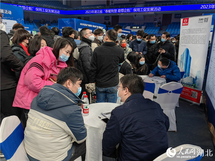 為助力一季度“開(kāi)門紅”，全力服務(wù)保障重點(diǎn)企業(yè)用工，專場(chǎng)招聘會(huì)吸引大量求職者。人民網(wǎng) 郭婷婷攝