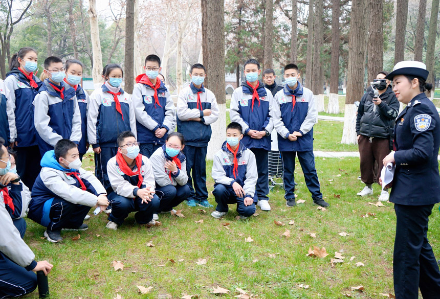 湖北武漢:戶(hù)外交通課讓學(xué)生們邊玩邊學(xué)