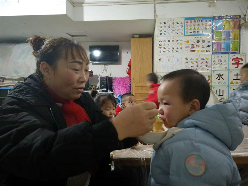 是老師也是“媽媽”。