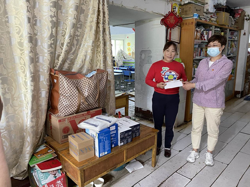 江漢區(qū)局黨總支愛心捐贈(zèng)。