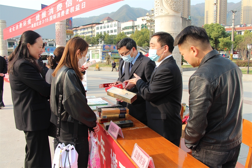 襄陽(yáng)市煙草專(zhuān)賣(mài)局:維護(hù)消費(fèi)者合法權(quán)益? 展現(xiàn)法治煙草新作為