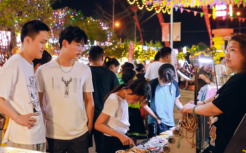 湖北浠水:“煙火夜市”點亮城市煙火氣【2】