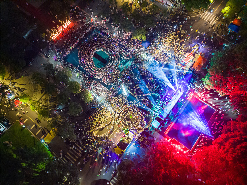 兔子舞現(xiàn)場。高言曦?cái)z