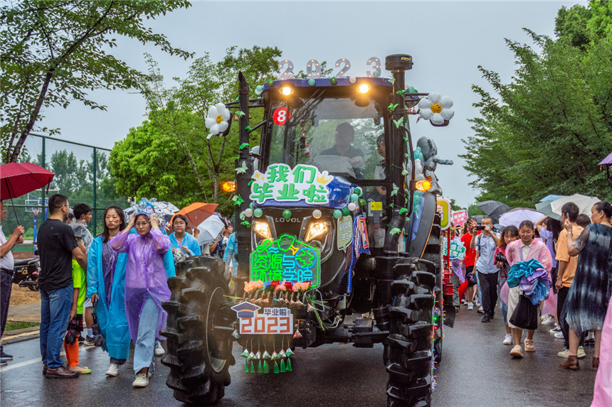 資源與環(huán)境學(xué)院車隊(duì)。周仁杰攝