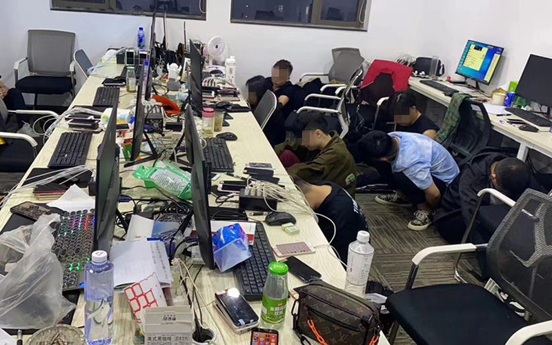 武昌警方在掃樓行動中打掉一個電詐團伙。