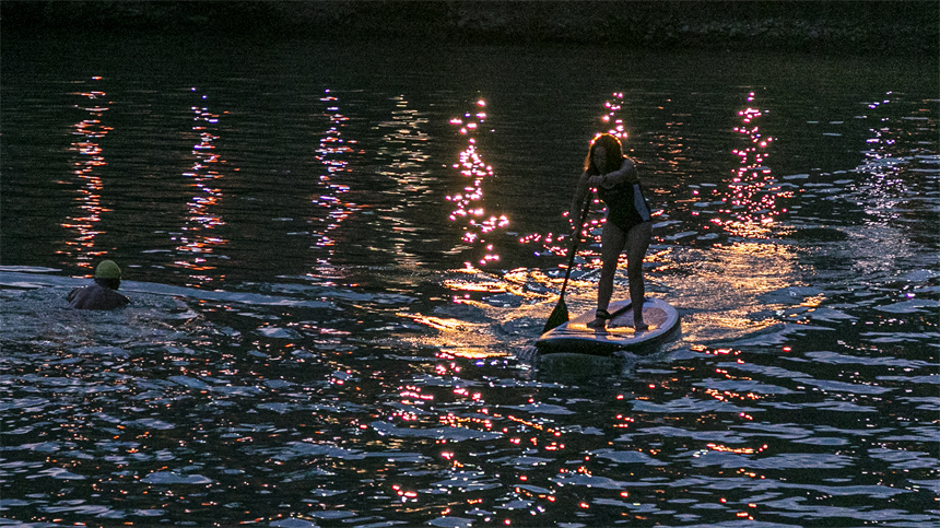湖北建始：槳板運動在業(yè)州城廣潤河上悄然興起