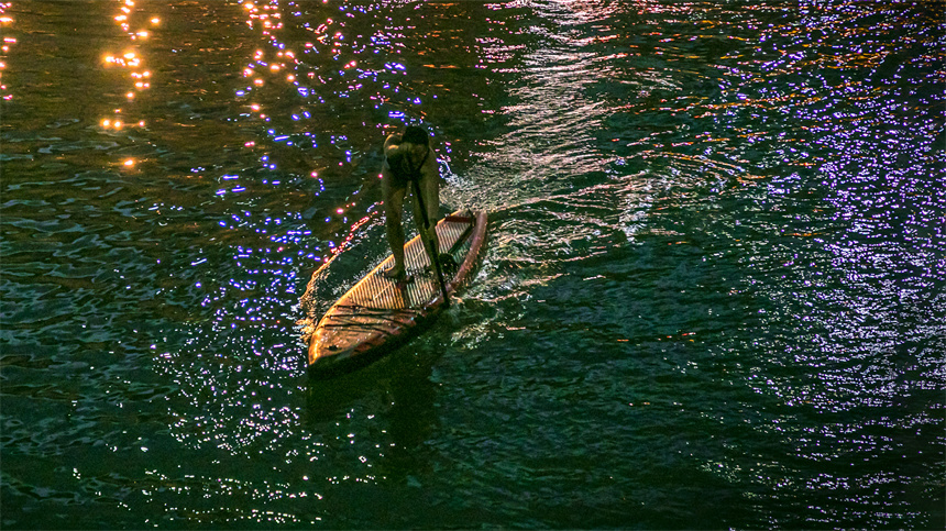 湖北建始：槳板運(yùn)動(dòng)在業(yè)州城廣潤(rùn)河上悄然興起