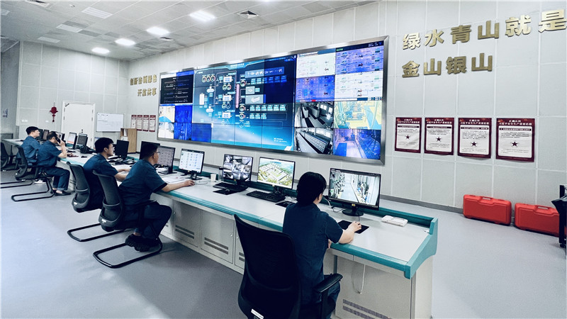 武漢卷煙廠動(dòng)力車(chē)間從能源數(shù)據(jù)挖掘綠色發(fā)展?jié)摿?。攝影：張思媛