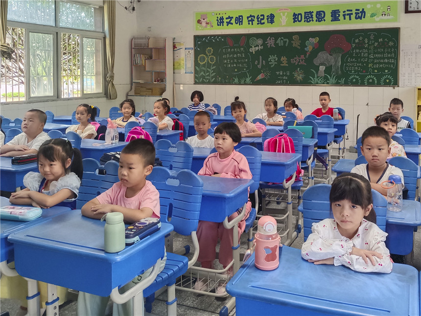 甘棠小學開展“收心”課堂。黃軒攝。