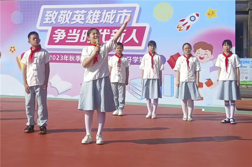 盤龍二小開學第一課。黃軒攝。