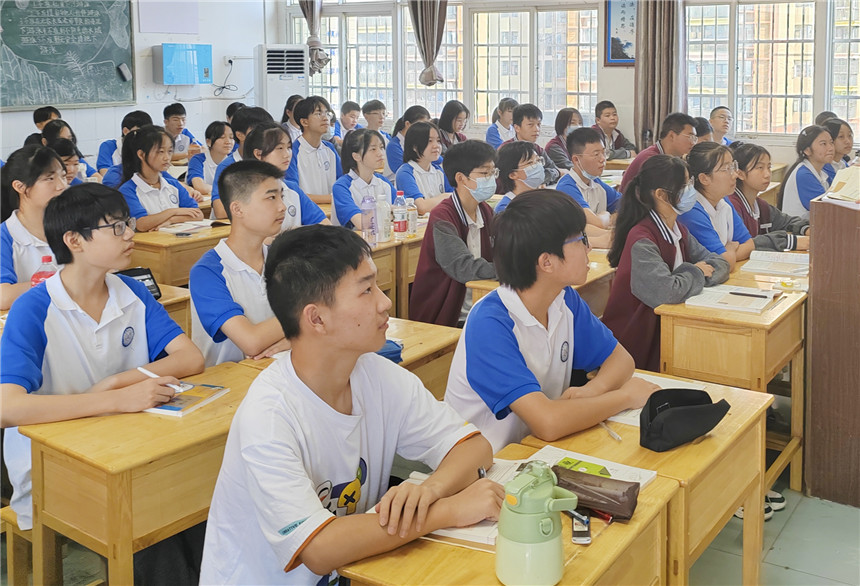 雙鳳中學(xué)。黃軒攝。