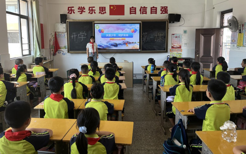咸寧市第十八小學開展“關愛少年 呵護未來”心理健康開學第一課。駱端端攝