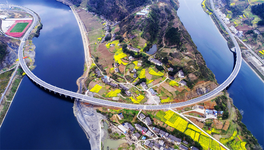 竹山縣四好公路潘口鄉(xiāng)路段。章磊攝