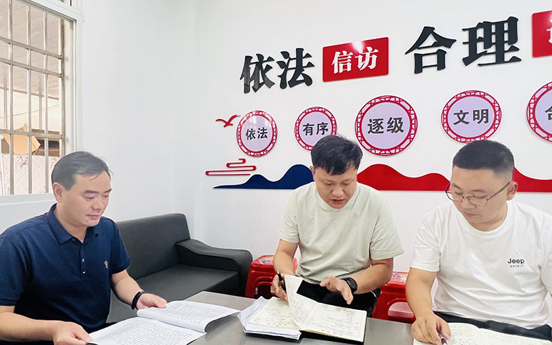 元堡鄉(xiāng)運(yùn)用“1258”機(jī)制研判會(huì)商