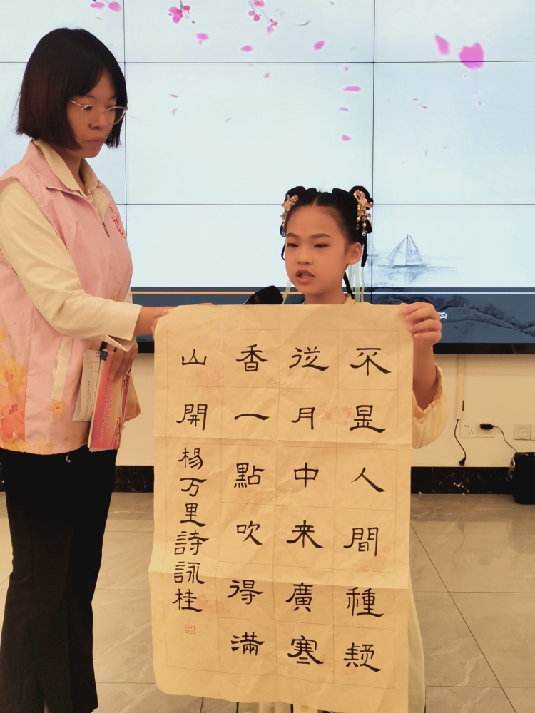 湖北咸寧評(píng)選出2023年度“桂花仙子”。