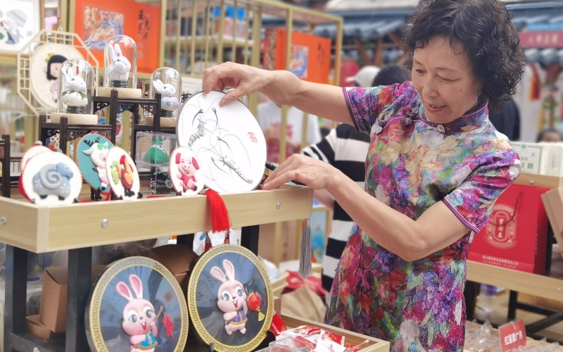 非遺“技·憶”節(jié)亮相武昌古城。