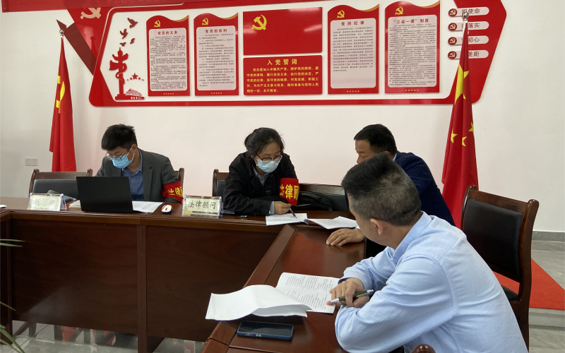 為居民開(kāi)展法律咨詢。賈夢(mèng)瑩攝