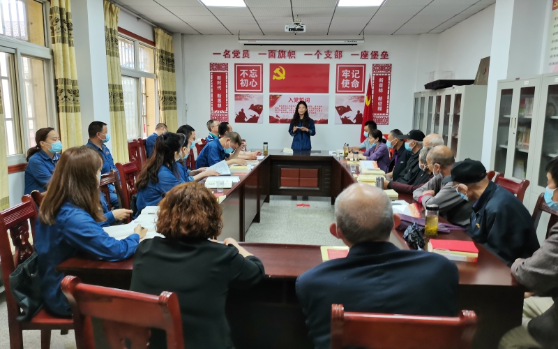 與社區(qū)黨支部開(kāi)展聯(lián)學(xué)共建活動(dòng)。