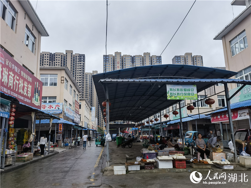 咸安區(qū)億豐農(nóng)貿(mào)市場。人民網(wǎng) 周雯攝