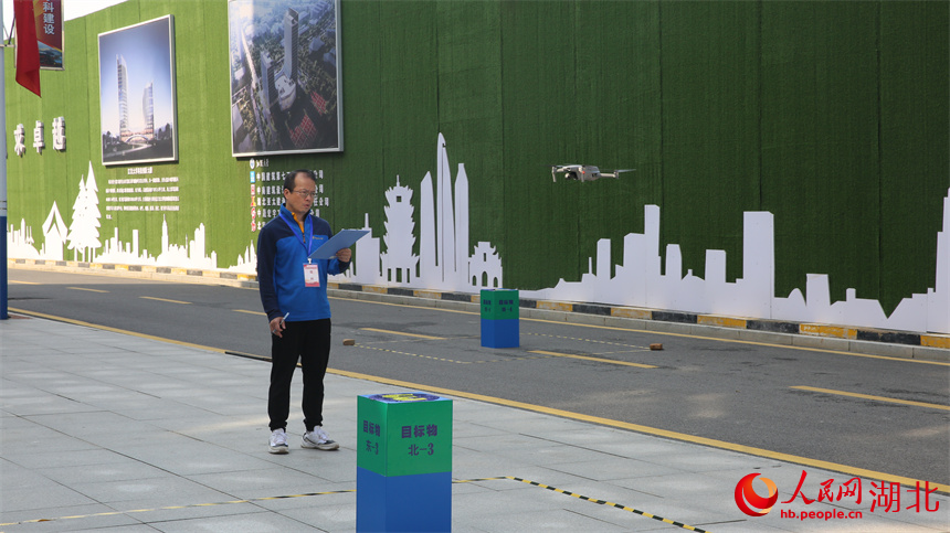 無(wú)人機(jī)操作比武現(xiàn)場(chǎng)。人民網(wǎng)記者 王郭驥攝