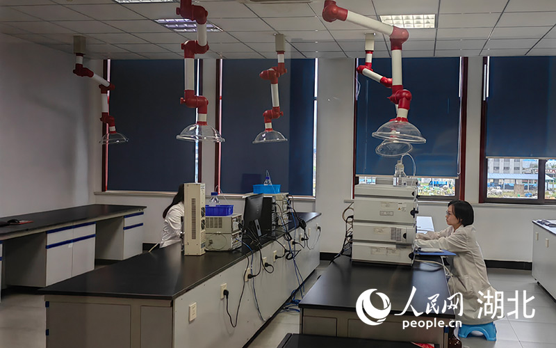 魯班藥業(yè)的研發(fā)實(shí)驗(yàn)室。人民網(wǎng)記者 郭婷婷攝