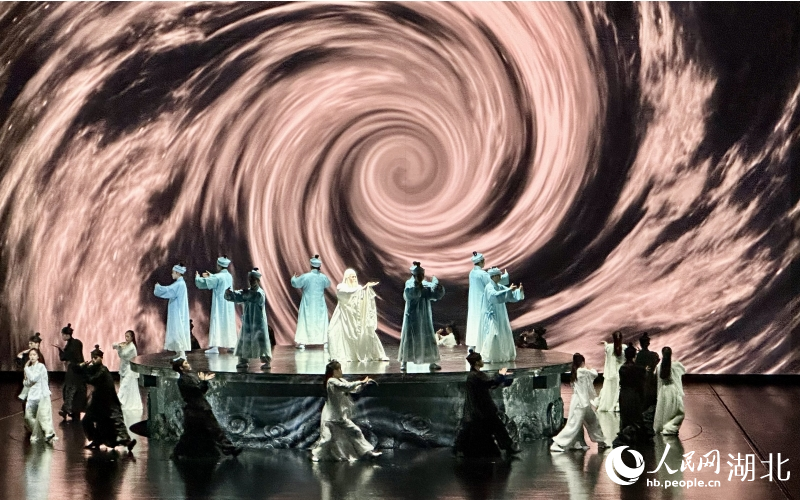 歌武劇《傳奇·太極武當》。人民網(wǎng)記者 張沛攝