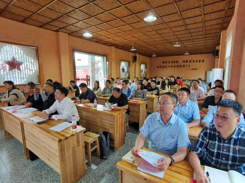 四支部聯(lián)合開(kāi)展主題黨日活動(dòng)。