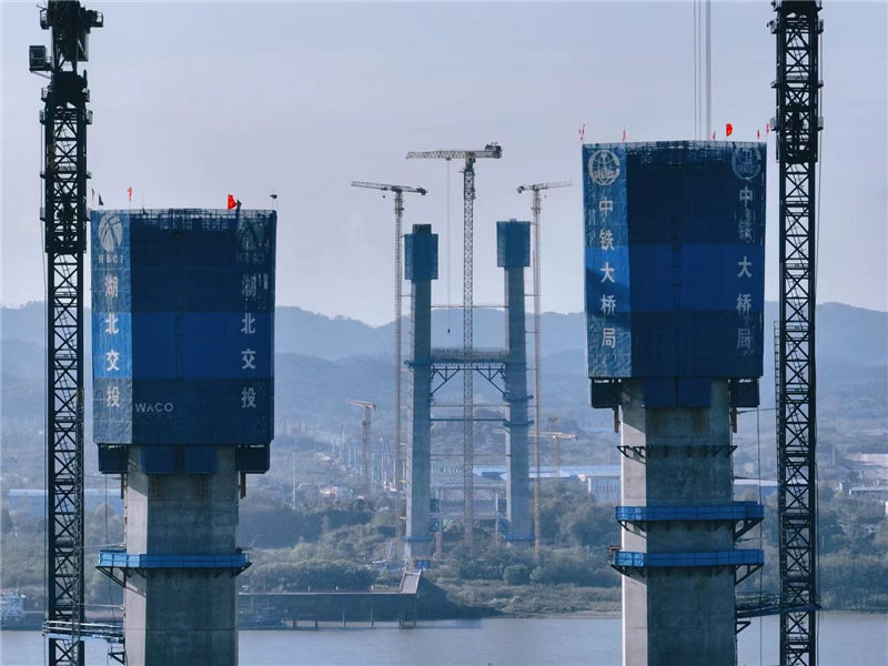 燕磯長江大橋主塔。楊晨風(fēng)攝