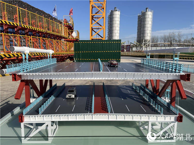 燕磯長江大橋鋼梁模型。人民網(wǎng)記者 周恬攝