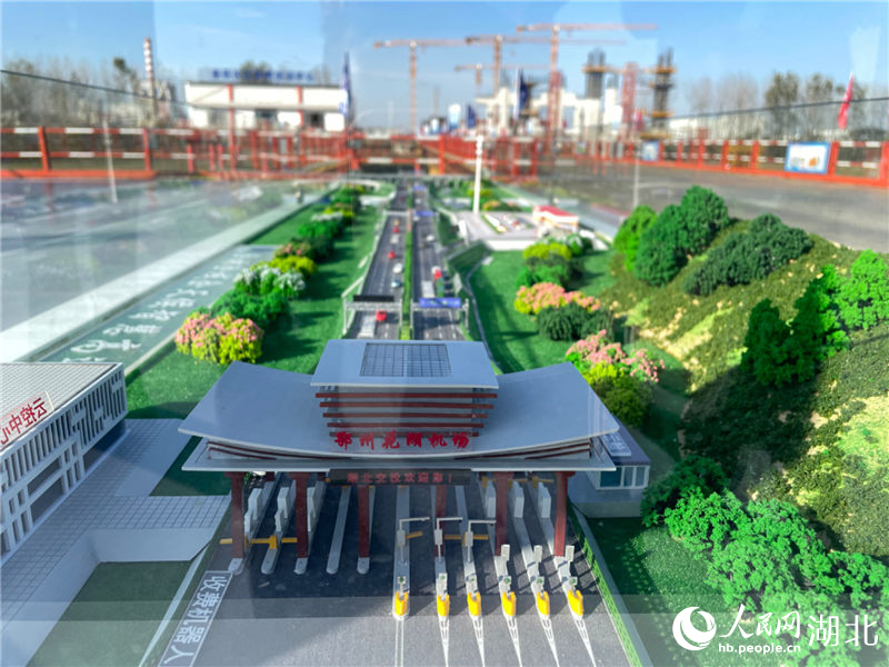 鄂州花湖機場高速公路沙盤。人民網(wǎng)記者 周恬攝