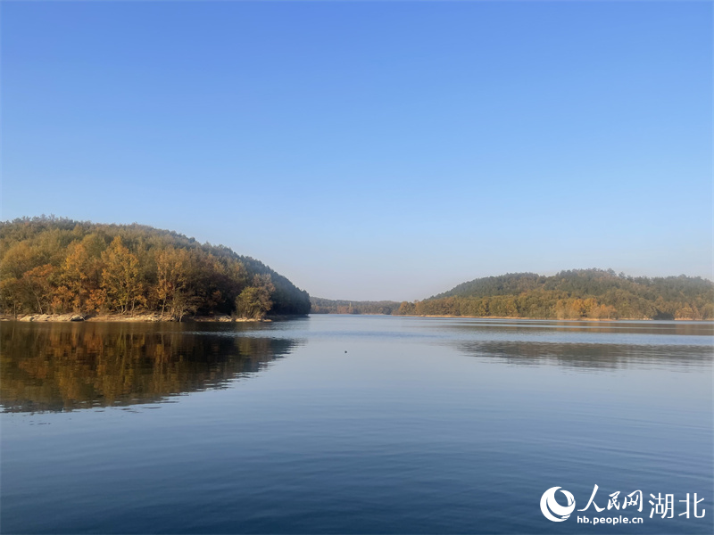 隨州大洪山琵琶湖。人民網(wǎng)記者 周倩文攝