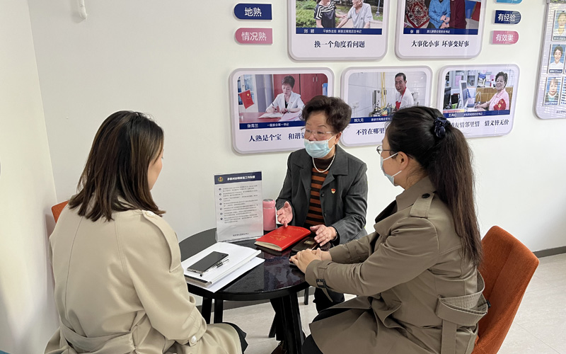 居民到社區(qū)反映情況。百步亭社區(qū)供圖